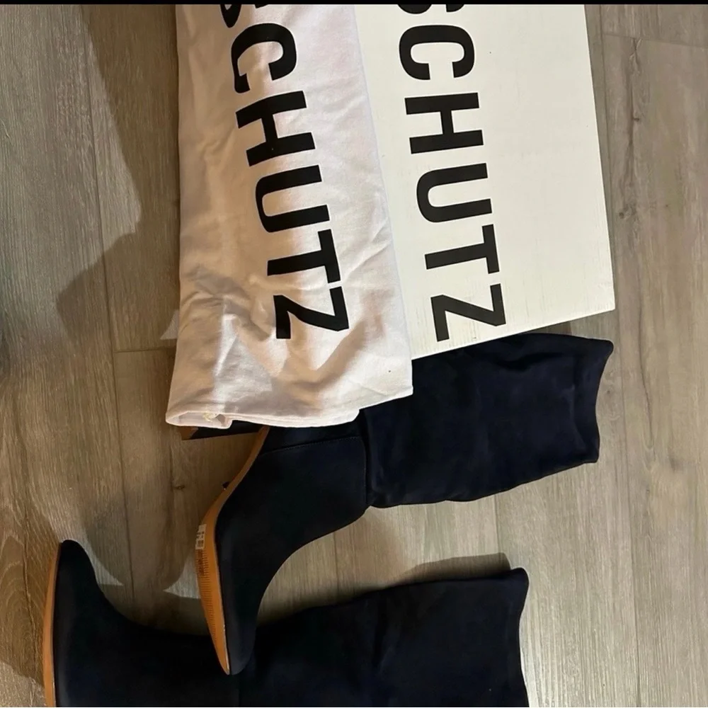 Elegant Black Knee-High Women's Boots - Picture 2 of 3